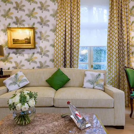 Отель Domaine Les Crayeres 5*