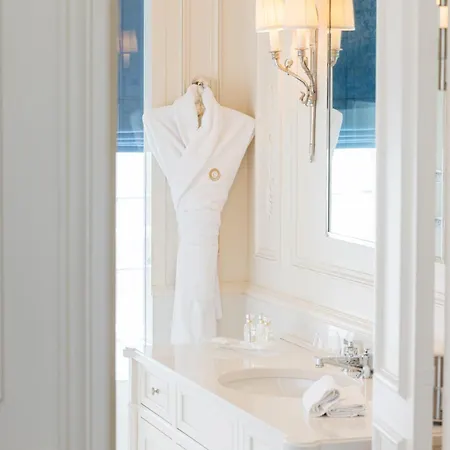 Отель Domaine Les Crayeres